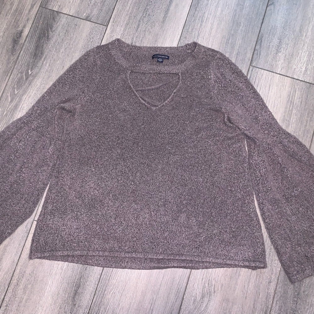 American Eagle womens bell sleeve sweater .. gray/purple color . size medium.